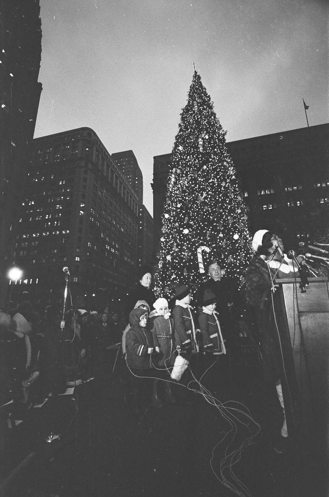 Mayor Daley lights up the Civic Center Christmas tree - Chicago Sun-Times