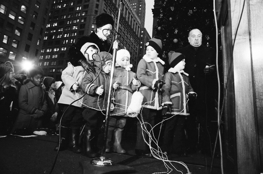 Mayor Daley's grandchildren light the Civic Center Christmas tree - Chicago Sun-Times