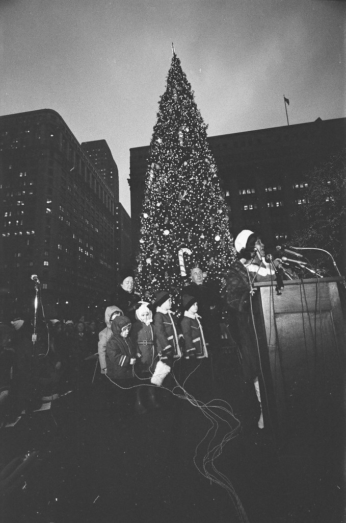 Mayor Daley lights up the Civic Center Christmas tree - Chicago Sun-Times