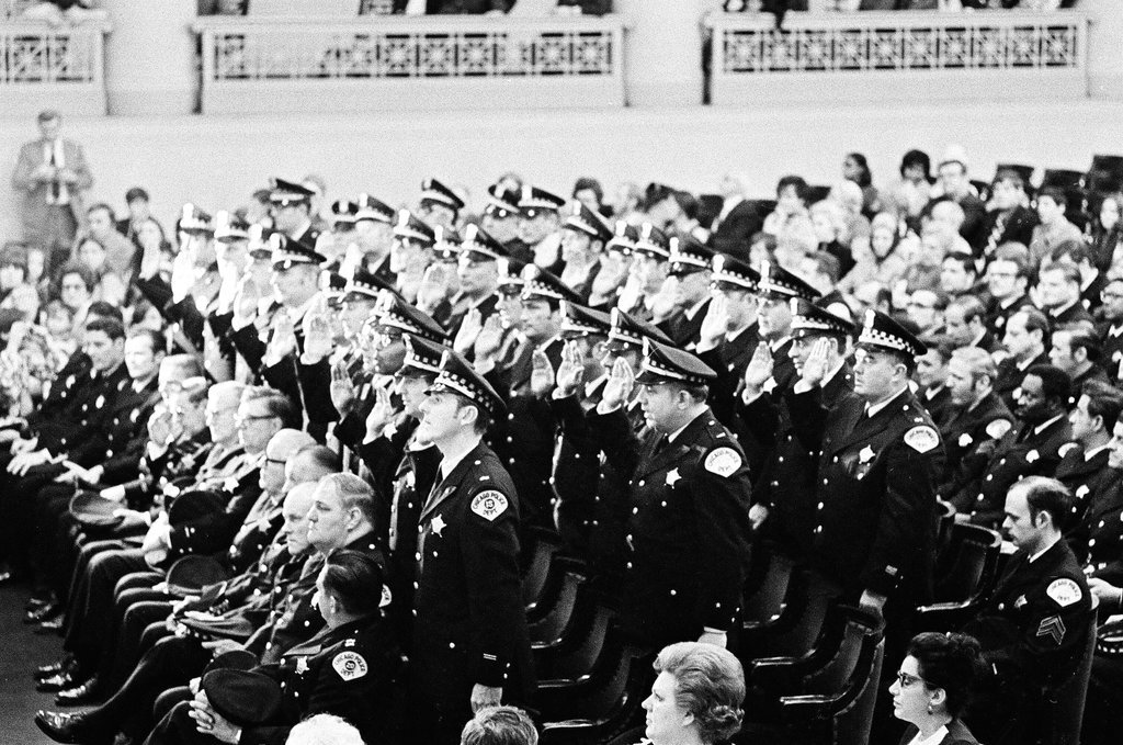 Mayor Daley addresses police officers - Chicago Sun-Times