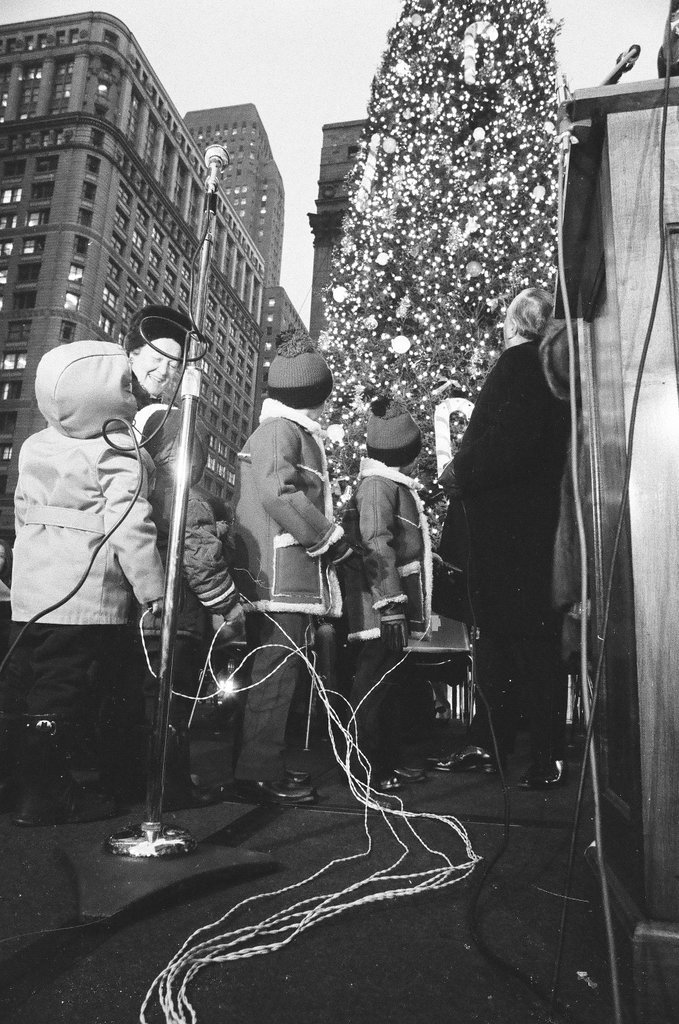 Mayor Daley's grandchildren light the Civic Center Christmas tree - Chicago Sun-Times