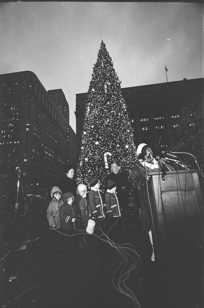 Mayor Daley lights up the Civic Center Christmas tree - Chicago Sun-Times