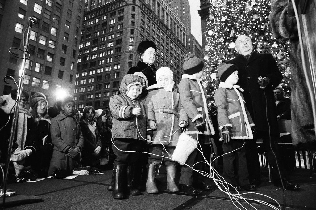 Mayor Daley's grandchildren light the Civic Center Christmas tree - Chicago Sun-Times