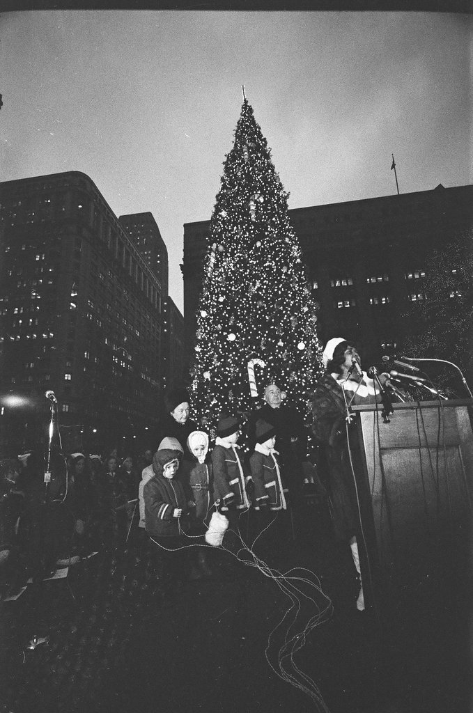 Mayor Daley lights up the Civic Center Christmas tree - Chicago Sun-Times