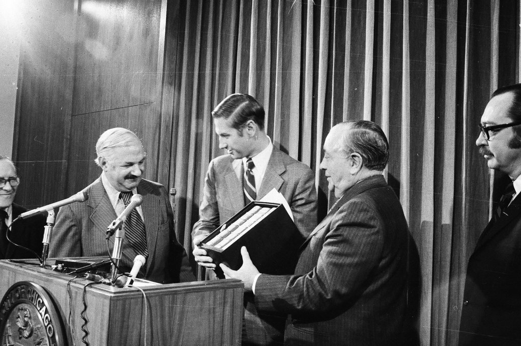 Mayor Daley receives Encyclopedia Britannica - Chicago Sun-Times