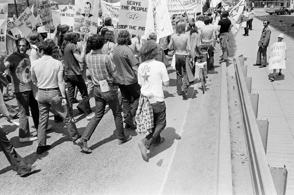 Peace demonstration at Great Lakes Naval Training Center - Chicago Sun-Times