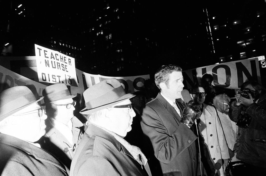Teachers protest school shutdown - Chicago Sun-Times