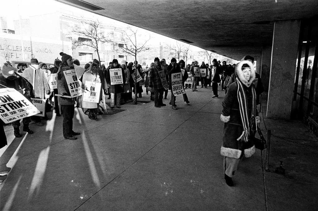 Teachers on strike at elementary school - Chicago Sun-Times