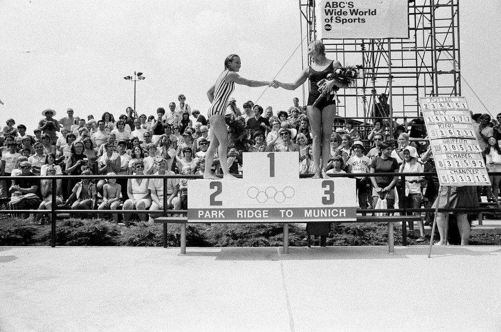 Men and women divers at Olympic trials - Chicago Sun-Times