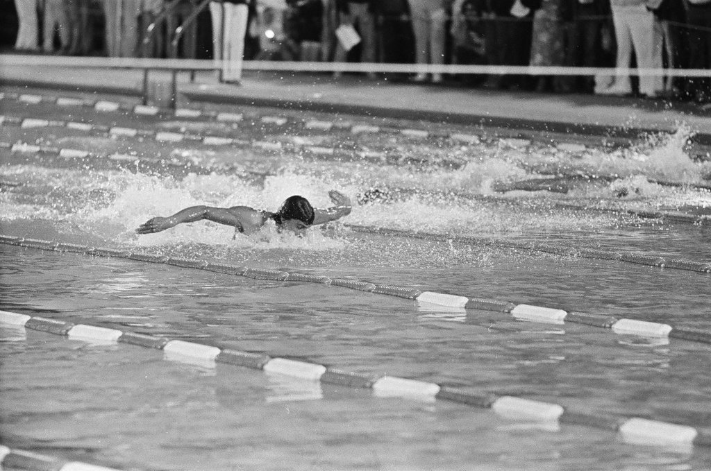 Men and women compete in Olympic swimming trials - Chicago Sun-Times