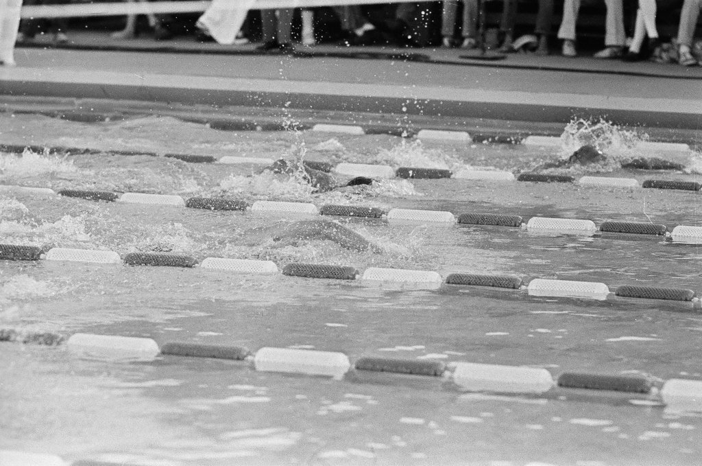 Men and women compete in Olympic swimming trials - Chicago Sun-Times