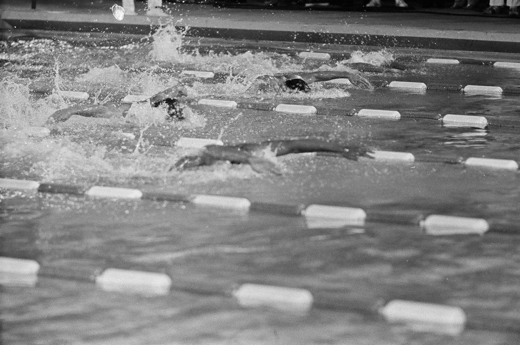Men and women compete in Olympic swimming trials - Chicago Sun-Times