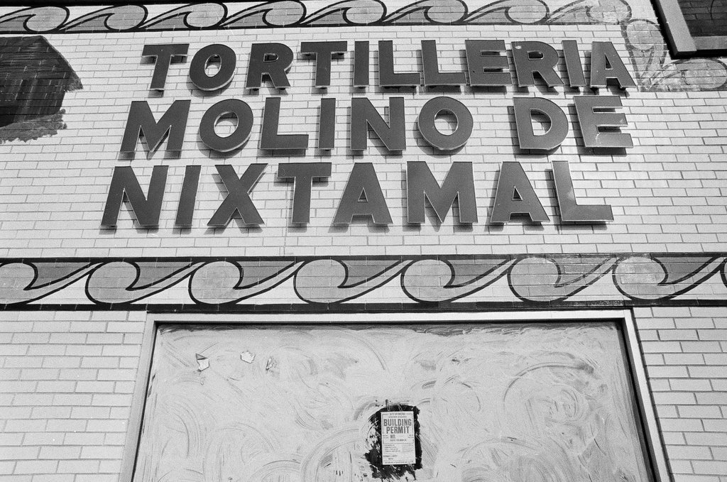 Latino businesses in Lawndale - Howard D. Simmons for Chicago Sun-Times