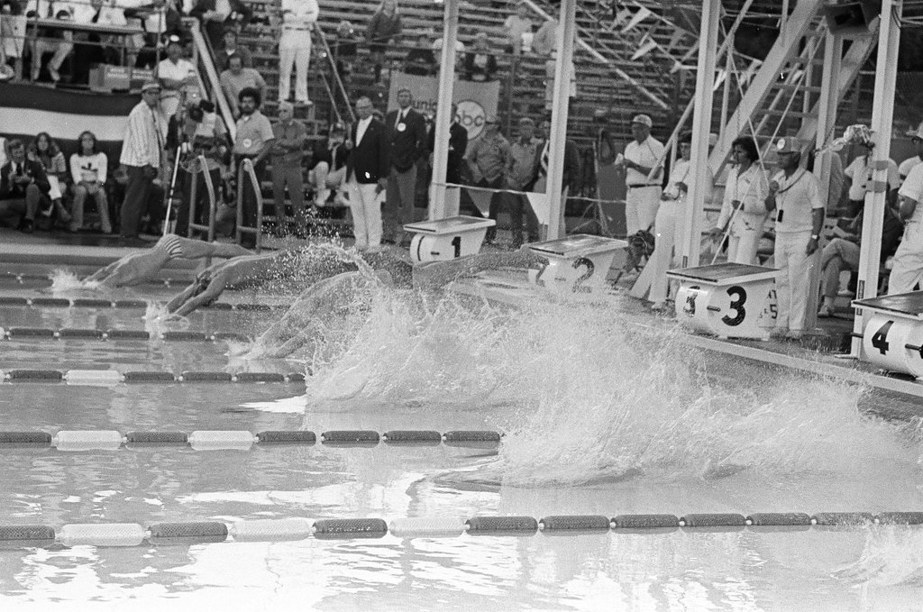 Men and women compete in Olympic swimming trials - Chicago Sun-Times