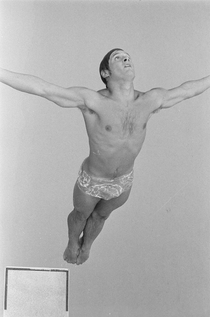 Male diver competing in Olympic diving trials - Chicago Sun-Times