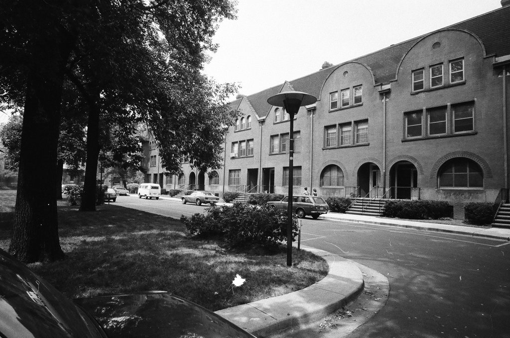 Townhouses on West Chalmers Place - Pete Peters for Chicago Sun-Times