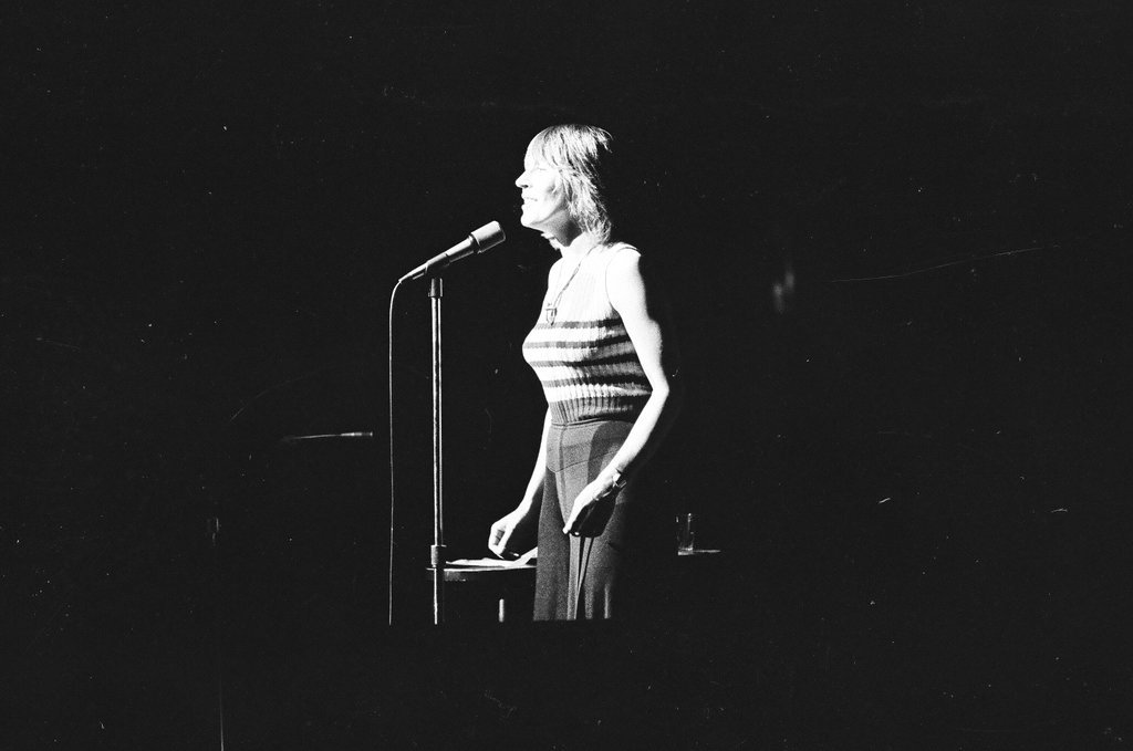 Helen Reddy at Arie Crown Theater - Duane Hall for Chicago Sun-Times