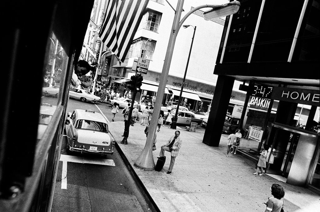 Double decker bus gives free rides on State Street - Swainston for Chicago Sun-Times