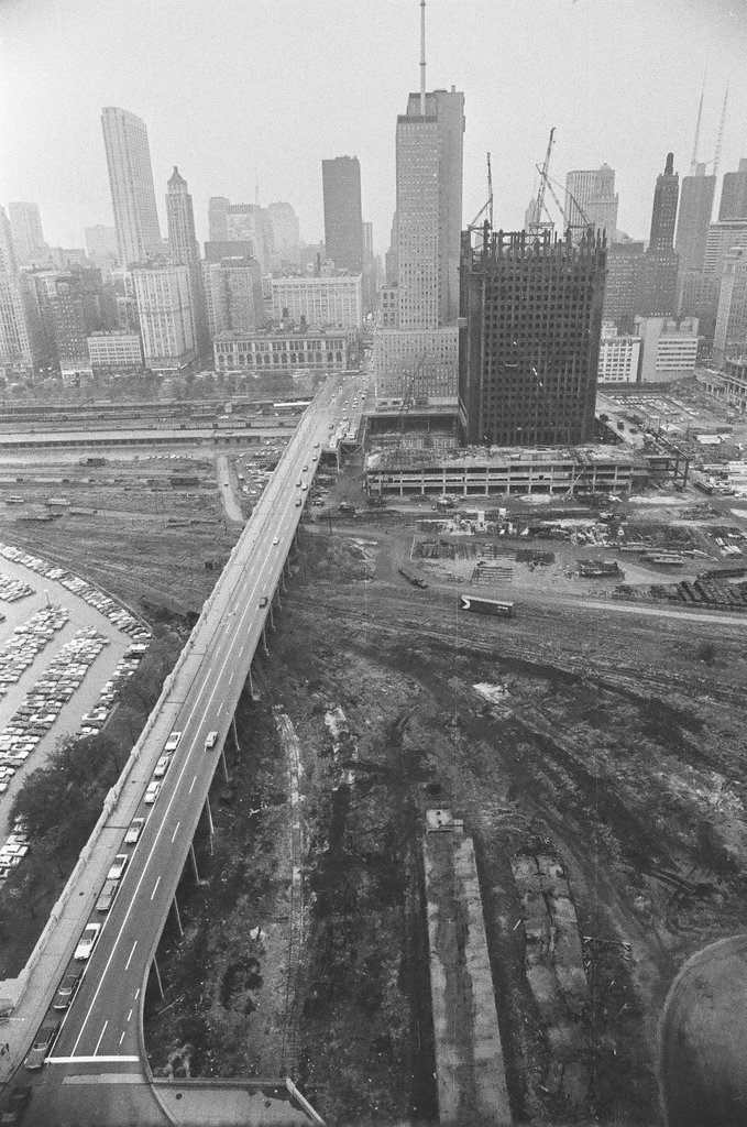 Standard Oil building under construction - Charles Krejcsi for Chicago Sun-Times