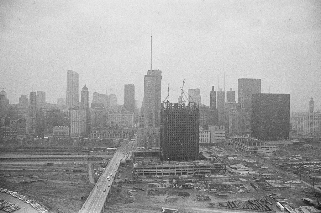 Standard Oil building under construction - Charles Krejcsi for Chicago Sun-Times