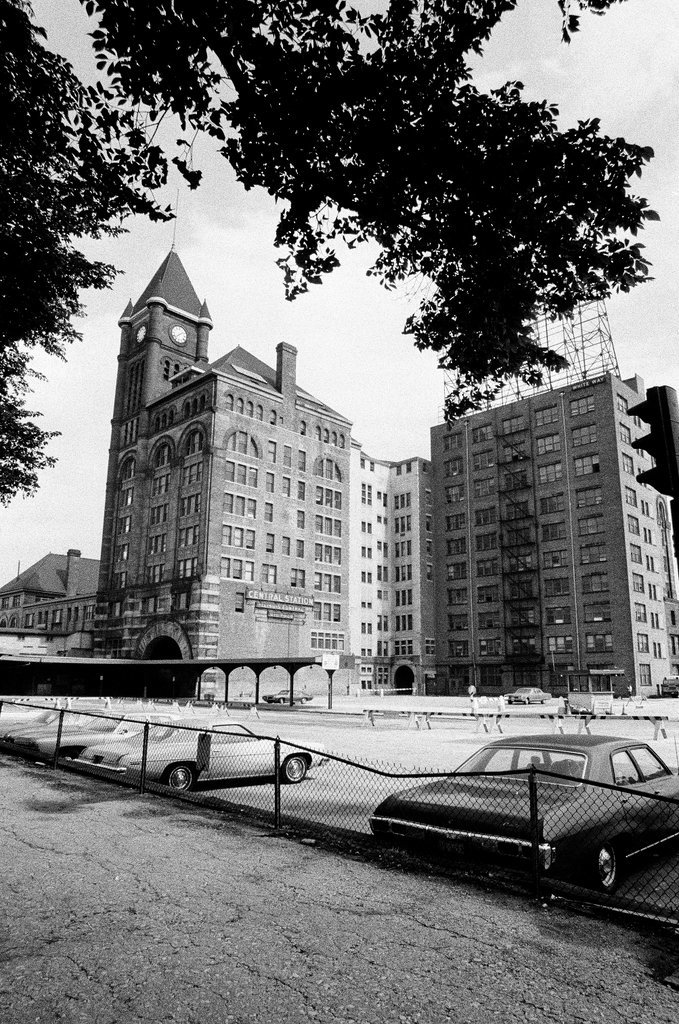 Illinois Central Station - Gene Pesek for Chicago Sun-Times