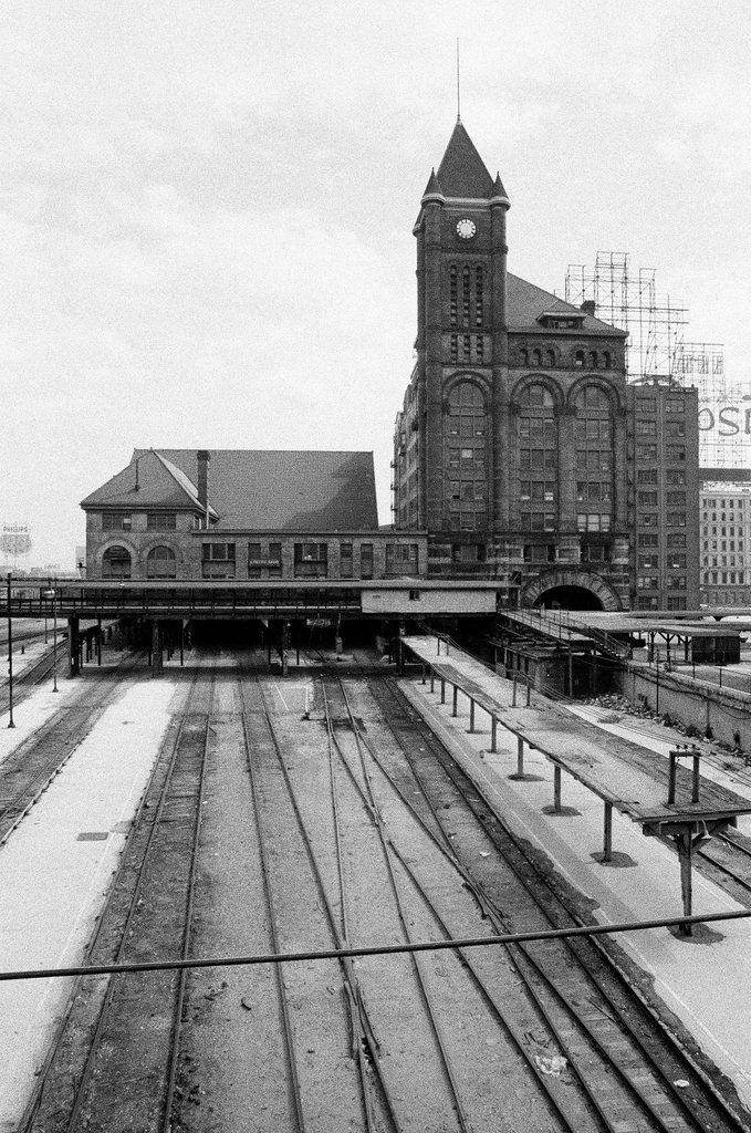 Illinois Central Station - Gene Pesek for Chicago Sun-Times