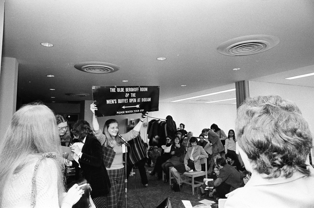 Betty Friedan at NOW fundraising reception - Chicago Sun-Times