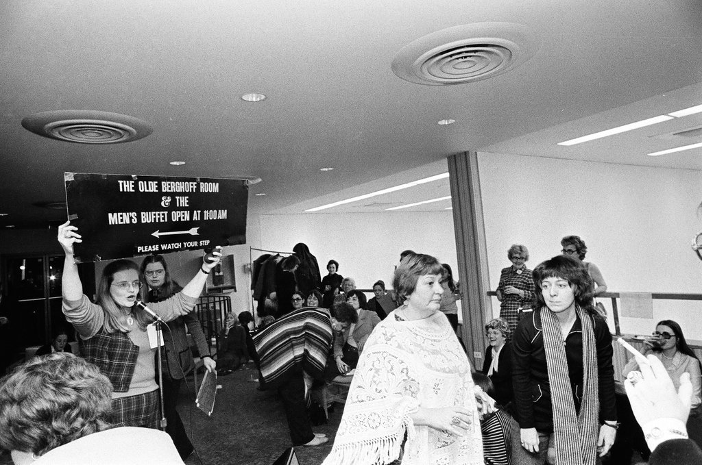 Betty Friedan at NOW fundraising reception - Chicago Sun-Times
