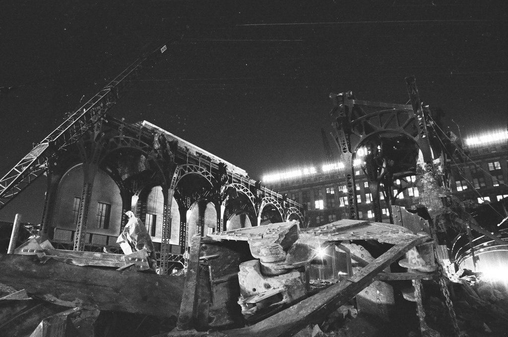 Metal skeleton of partially demolished Union Station concourse - Howard D. Simmons for Chicago Sun-Times
