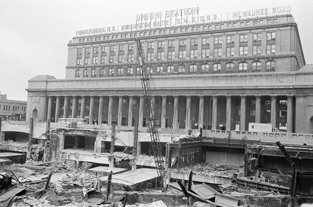 Old Union Station concourse is almost completely demolished - Don Burk for Chicago Sun-Times