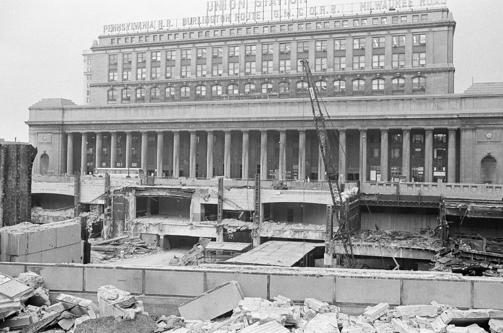 Old Union Station concourse is almost completely demolished - Don Burk for Chicago Sun-Times