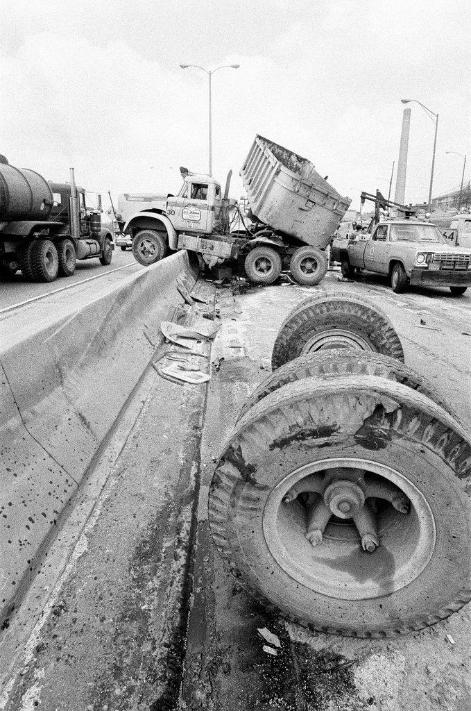 Three-truck accident on Dan Ryan - Chicago Sun-Times