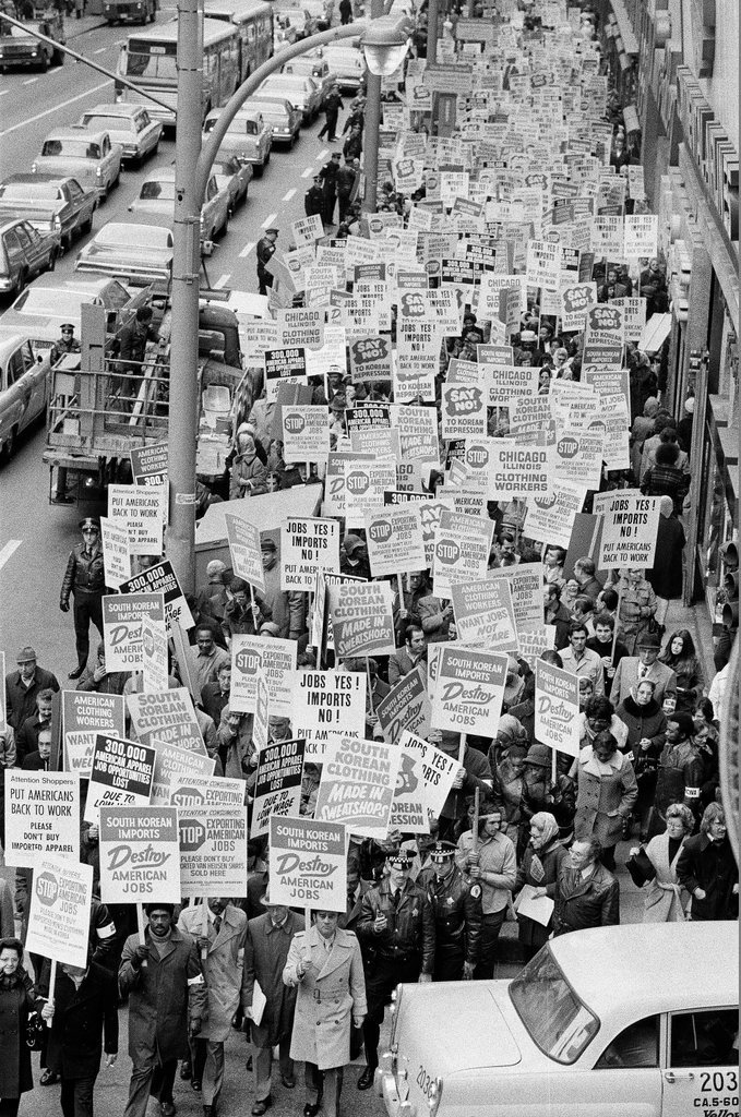 Mayor Daley addresses clothing union rally - Chicago Sun-Times