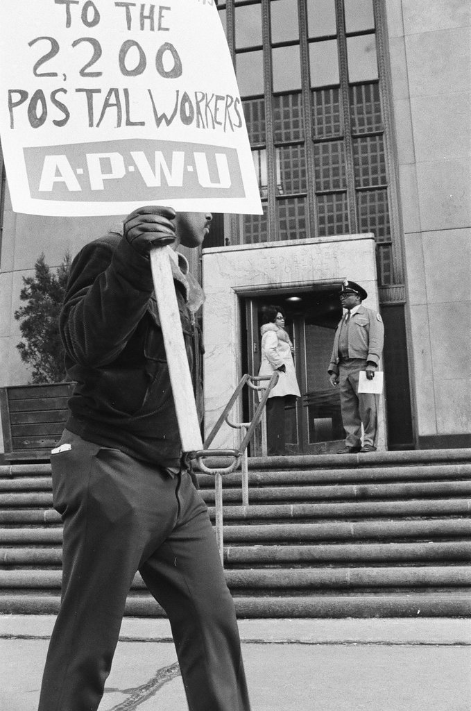 Postal workers protest - Chicago Sun-Times