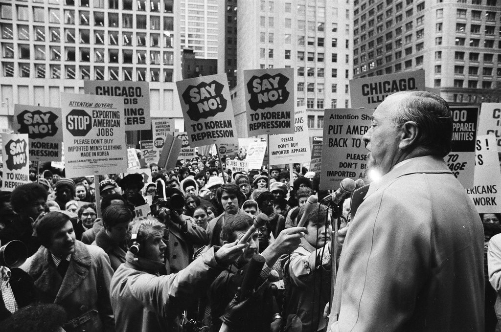 Mayor Daley addresses clothing union rally - Chicago Sun-Times