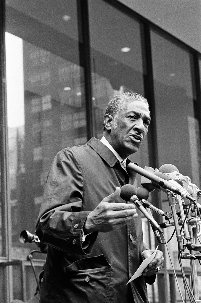 Politicians address striking clothing workers - Chicago Sun-Times