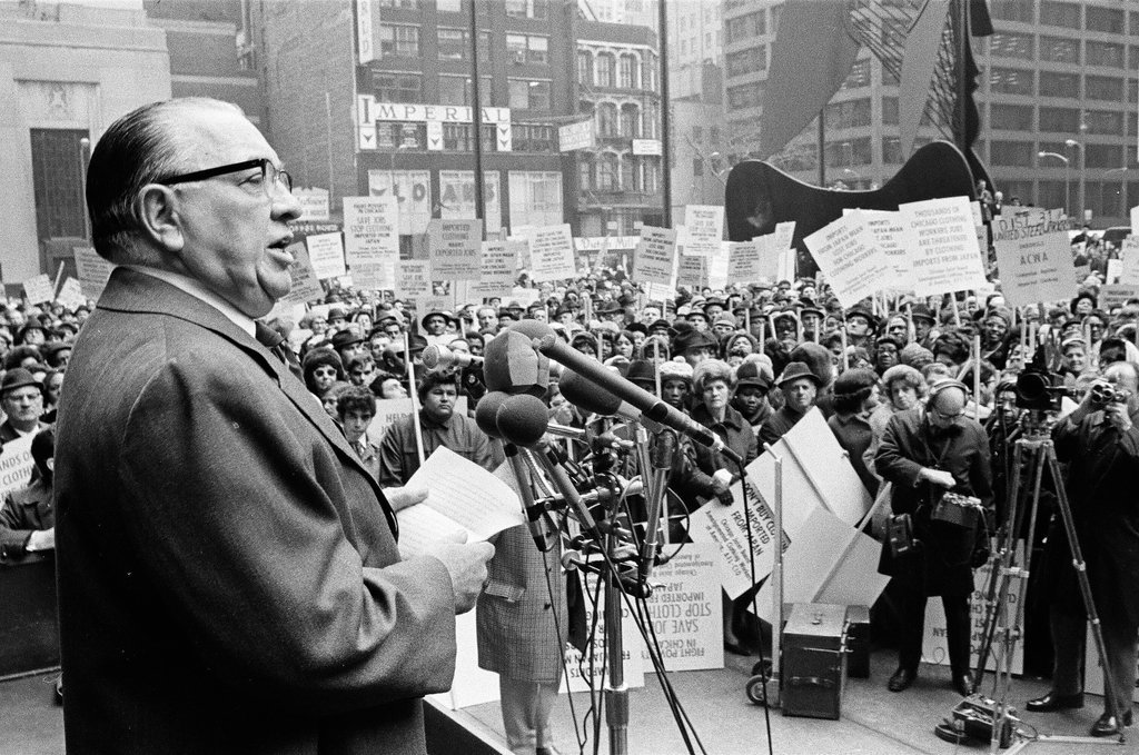 Politicians address striking clothing workers - Chicago Sun-Times