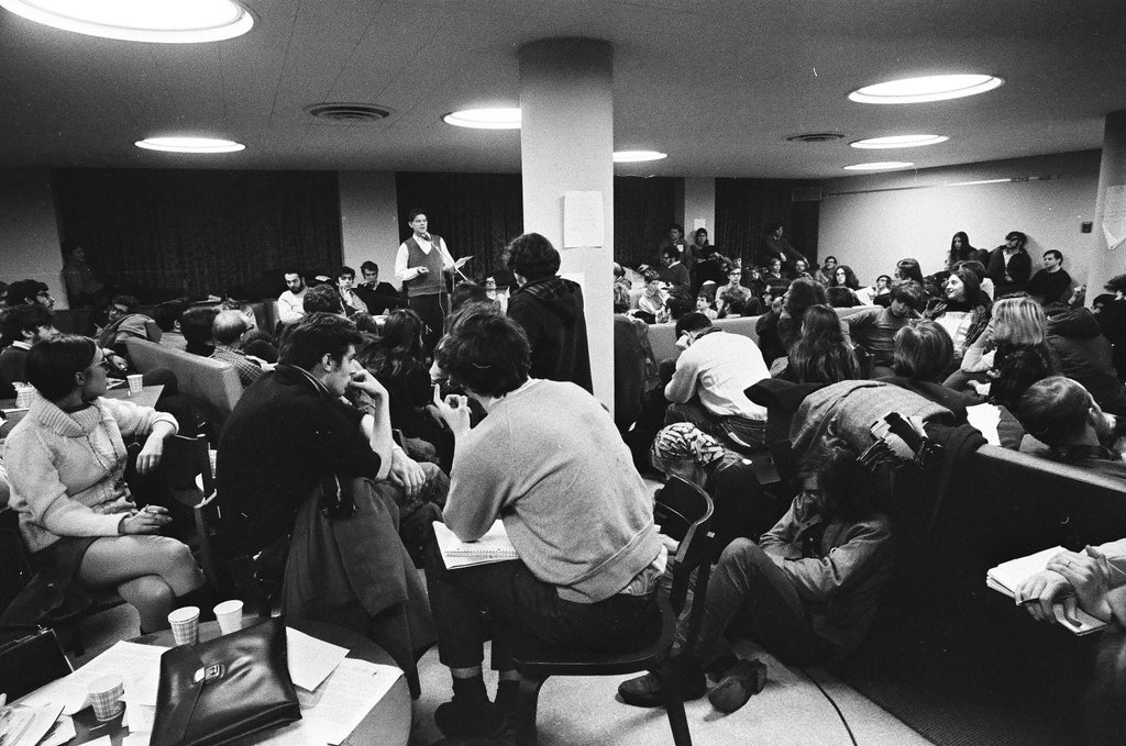 Marlene Dixon speaks to University of Chicago protesters - Chicago Sun-Times