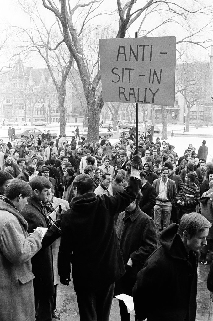 University of Chicago anti-sit-in rally regarding firing of professor Marlene Dixon - Chicago Sun-Times