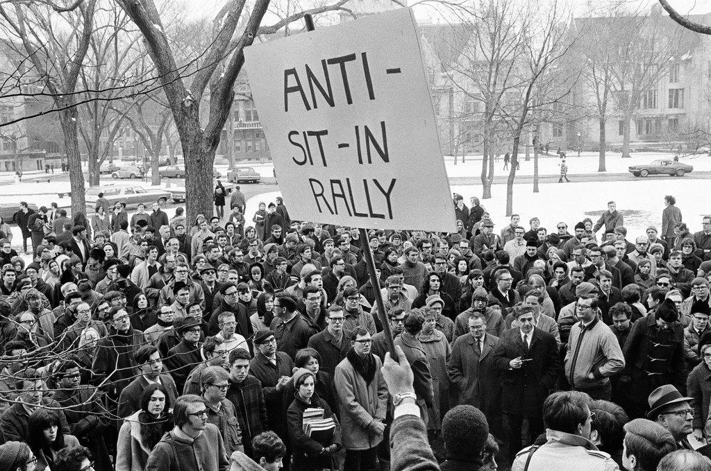 University of Chicago anti-sit-in rally regarding firing of professor Marlene Dixon - Chicago Sun-Times