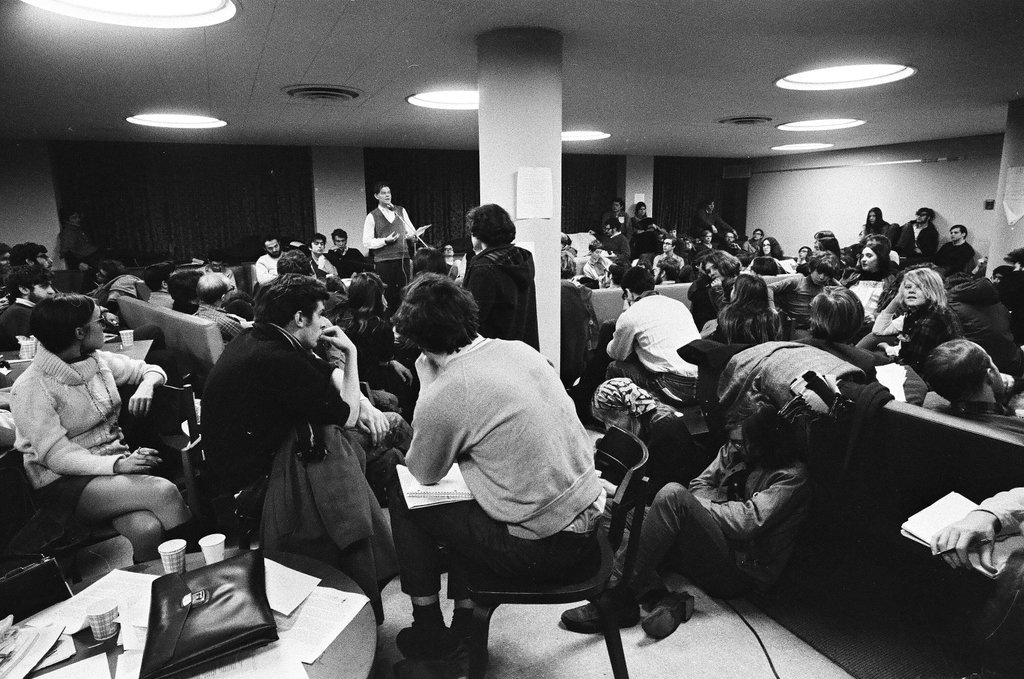 Marlene Dixon speaks to University of Chicago protesters - Chicago Sun-Times