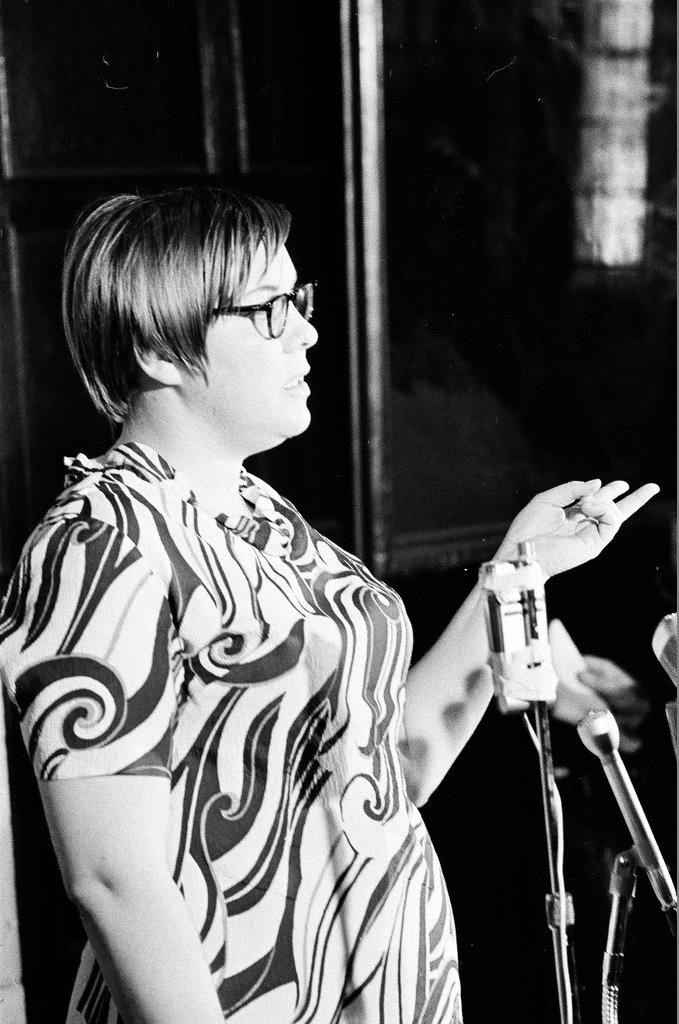 Marlene Dixon speaks to University of Chicago protesters - Chicago Sun-Times