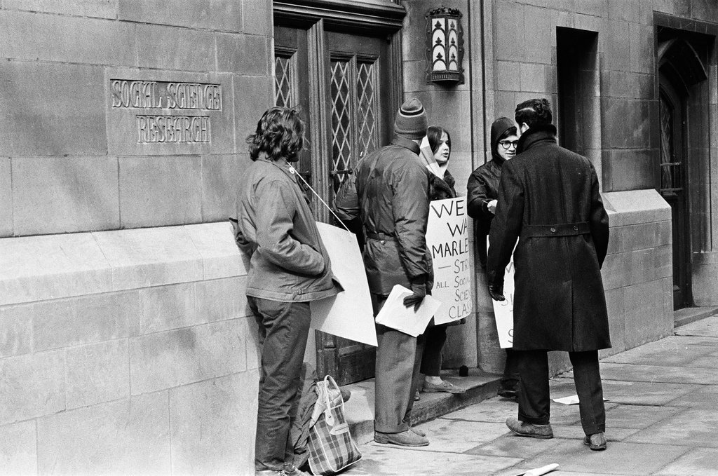 University of Chicago students picket regarding firing of professor Marlene Dixon - Chicago Sun-Times