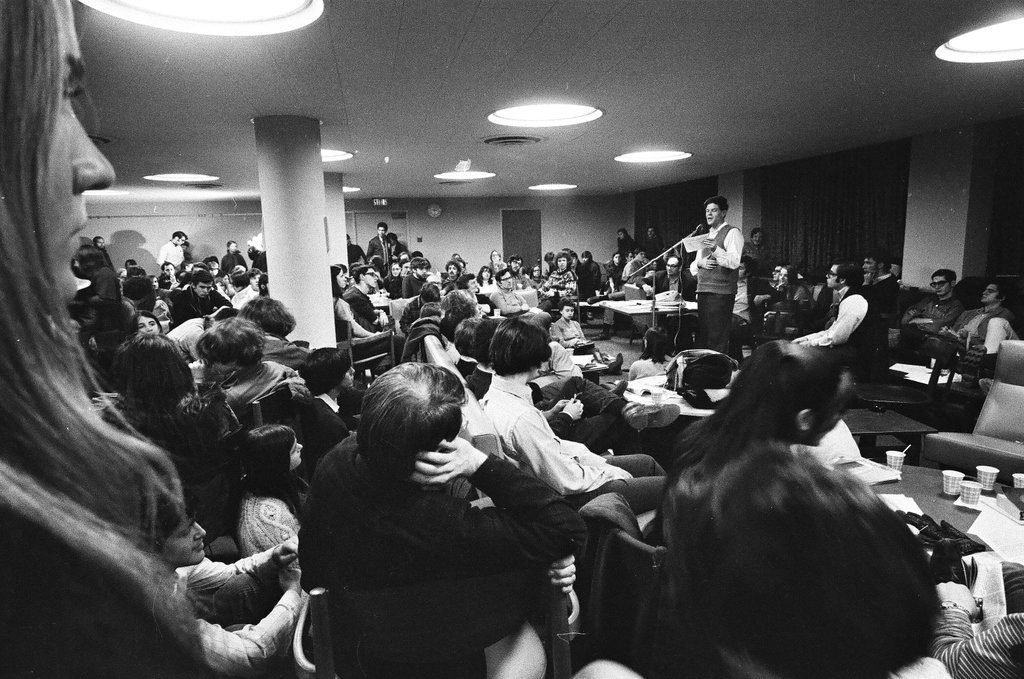 Marlene Dixon speaks to University of Chicago protesters - Chicago Sun-Times