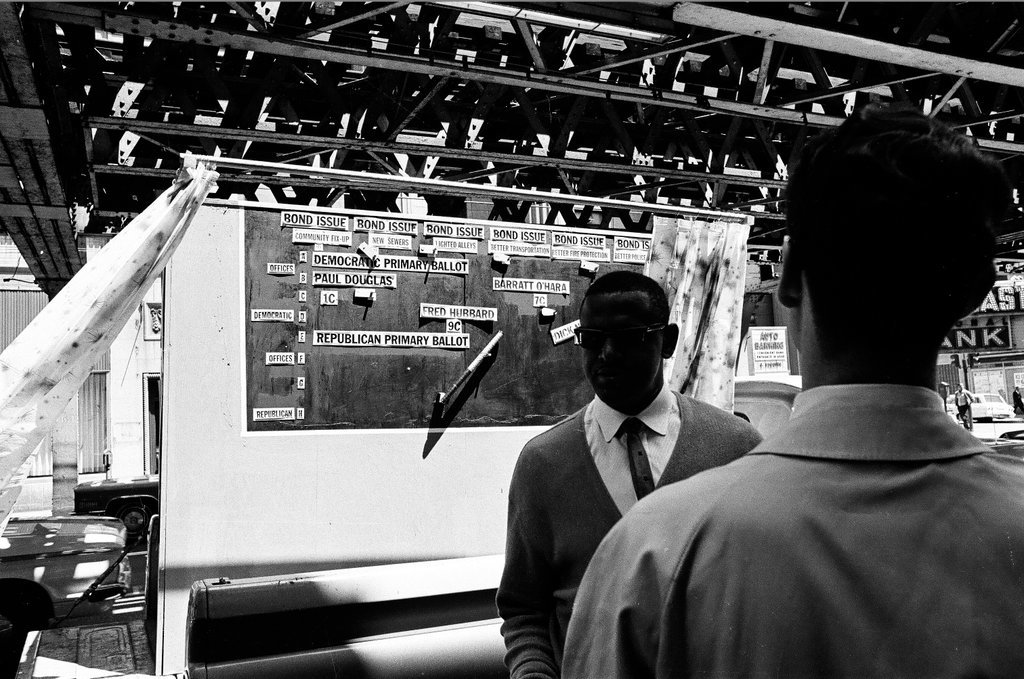 Voting machines in Woodlawn - Chicago Sun-Times