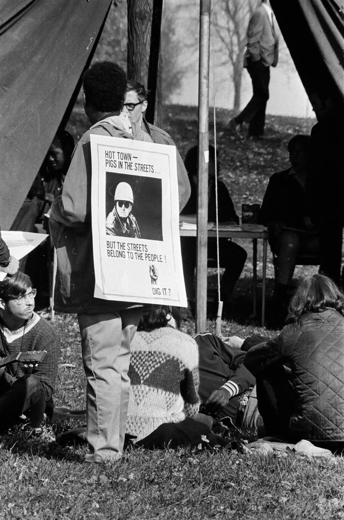 SDS protest election in Lincoln Park - Gene Pesek for Chicago Sun-Times