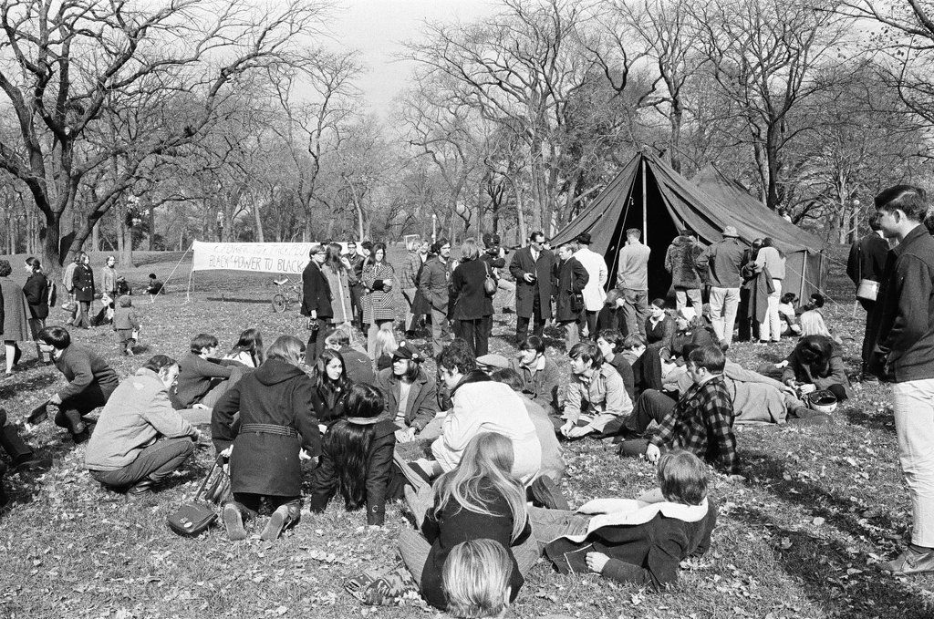 SDS protest election in Lincoln Park - Gene Pesek for Chicago Sun-Times
