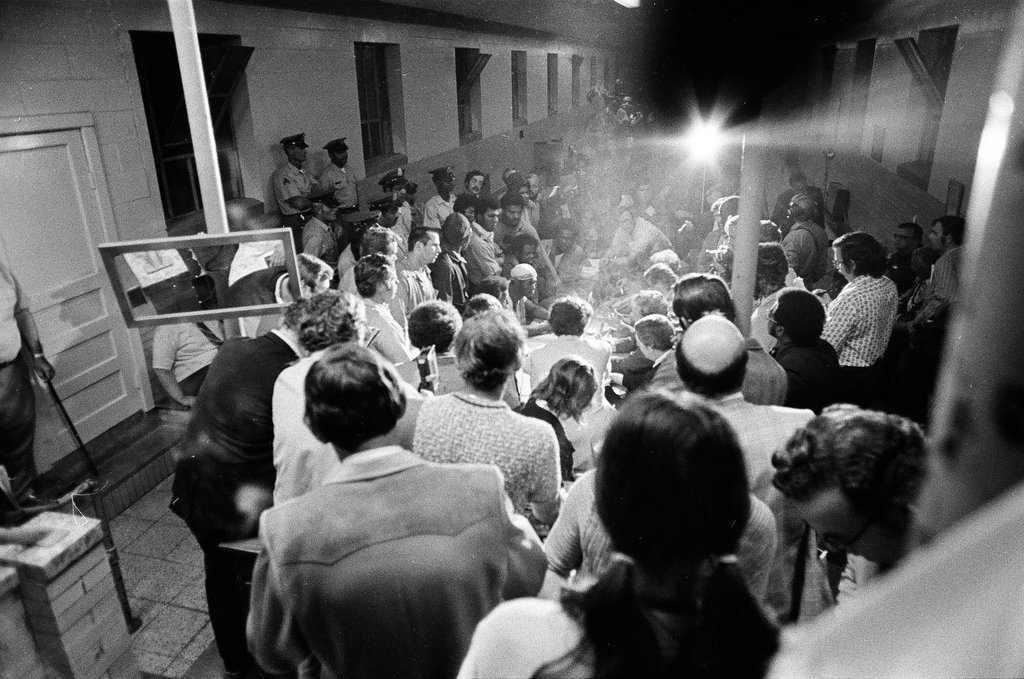 Stateville Prison inmates talk to press during revolt - Chicago Sun-Times