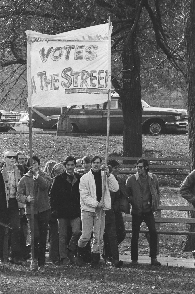 SDS protest election in Lincoln Park - Gene Pesek for Chicago Sun-Times