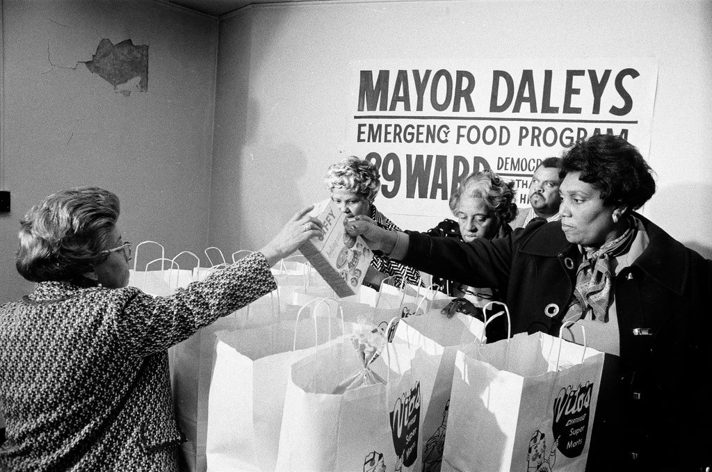 Mayor Daley's Emergency Food Program - M. Leon Lopez for Chicago Sun-Times